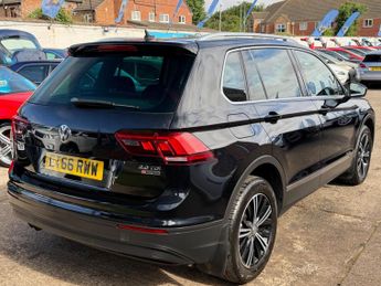 Volkswagen Tiguan 2.0 TDI BlueMotion Tech SE Navigation SUV 5dr Diesel DSG 4Motion