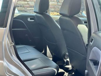 Ford Fiesta 1.6 Ghia 5dr