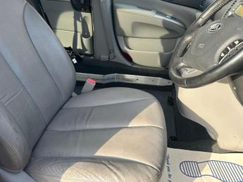 Kia Sedona 2.2 CRDi 3 MPV 5dr Diesel Automatic (199 g/km, 192 bhp)