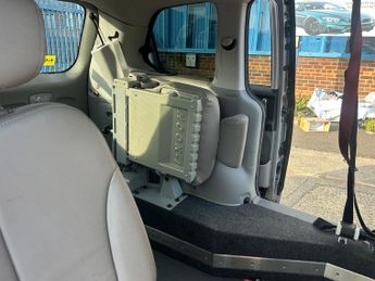 Kia Sedona 2.2 CRDi 3 MPV 5dr Diesel Automatic (199 g/km, 192 bhp)