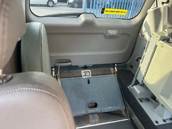 Kia Sedona 2.2 CRDi 3 MPV 5dr Diesel Automatic (199 g/km, 192 bhp)