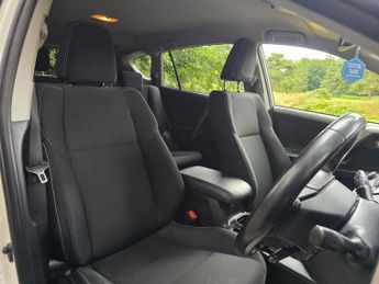 Toyota RAV4 2.5 VVT-h Business Edition Plus CVT Euro 6 (s/s) 5dr (Safety Sen