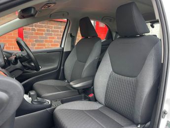 Toyota Yaris 1.5 VVT-h Icon E-CVT Euro 6 (s/s) 5dr