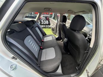 Kia Ceed 1.6 CRDi 2 Sportswagon 5dr Diesel Auto Euro 5 (126 bhp)