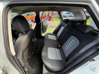 Kia Ceed 1.6 CRDi 2 Sportswagon 5dr Diesel Auto Euro 5 (126 bhp)