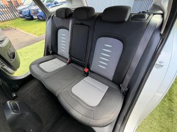 Kia Ceed 1.6 CRDi 2 Sportswagon 5dr Diesel Auto Euro 5 (126 bhp)