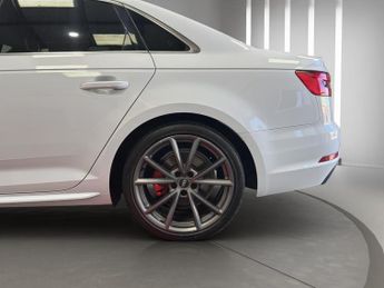 Audi A4 2.0 TDI ultra S line S Tronic Euro 6 (s/s) 4dr