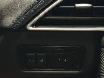 Jaguar XE 2.0d R-Sport Auto Euro 6 (s/s) 4dr
