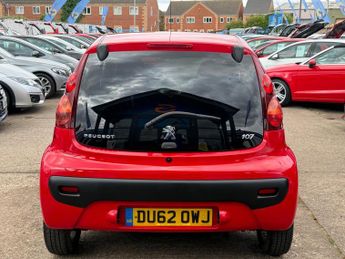 Peugeot 107 1.0 12V Allure Hatchback 3dr Petrol Manual Euro 5 (68 ps)