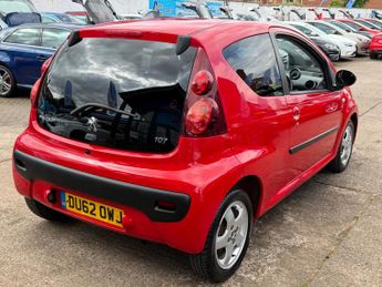 Peugeot 107 1.0 12V Allure Hatchback 3dr Petrol Manual Euro 5 (68 ps)