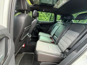 Volkswagen Tiguan 2.0 TDI R-Line DSG 4Motion Euro 6 (s/s) 5dr