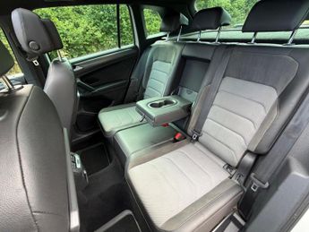 Volkswagen Tiguan 2.0 TDI R-Line DSG 4Motion Euro 6 (s/s) 5dr
