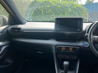 Toyota Yaris 1.5 VVT-h Design Hatchback 5dr Petrol Hybrid E-CVT Euro 6 (s/s) 