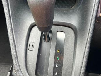 Toyota Yaris 1.5 VVT-h Design Hatchback 5dr Petrol Hybrid E-CVT Euro 6 (s/s) 