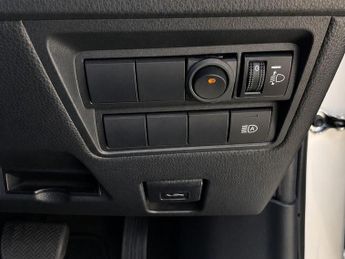 Toyota Yaris 1.5 VVT-h Design Hatchback 5dr Petrol Hybrid E-CVT Euro 6 (s/s) 