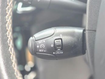 DS AUTOMOBILES DS 3 1.2 PureTech Connected Chic EAT6 Euro 6 (s/s) 3dr