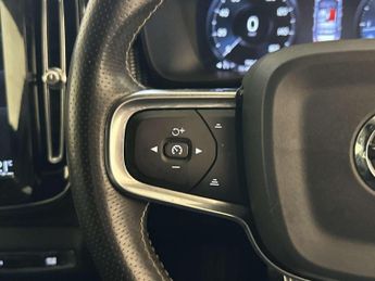 Volvo XC40 2.0 D4 R-Design SUV 5dr Diesel Auto AWD Euro 6 (s/s) (190 ps)