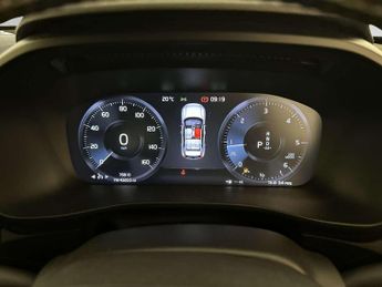 Volvo XC40 2.0 D4 R-Design SUV 5dr Diesel Auto AWD Euro 6 (s/s) (190 ps)