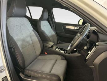 Volvo XC40 2.0 B3 MHEV Plus Dark SUV 5dr Petrol Hybrid DCT Auto Euro 6 (s/s