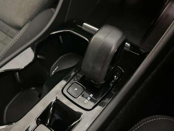 Volvo XC40 2.0 B3 MHEV Plus Dark SUV 5dr Petrol Hybrid DCT Auto Euro 6 (s/s