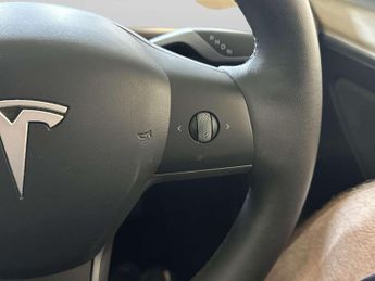 Tesla Model Y (Dual Motor) Long Range SUV 5dr Electric Auto 4WDE (384 bhp)