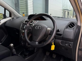 Toyota Yaris 1.33 Dual VVT-i T Spirit Euro 5 (s/s) 3dr