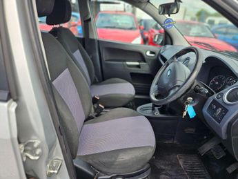 Ford Fusion 1.6 Zetec 5dr