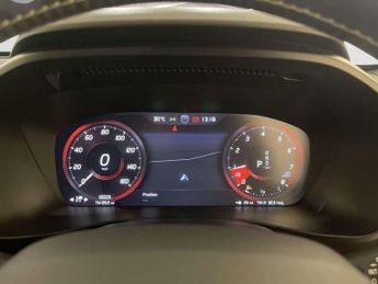Volvo XC40 1.5 T3 R-Design Pro SUV 5dr Petrol Auto Euro 6 (s/s) (163 ps)