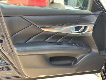 Infiniti Q70 2.2d Premium Auto Euro 6 (s/s) 4dr