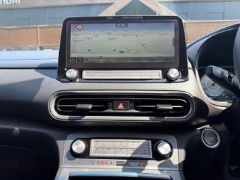 Hyundai Kona 39kWh Premium SUV 5dr Electric Auto (10.5kW Charger) (136 ps)