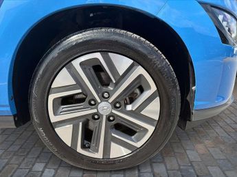 Hyundai Kona 39kWh Premium SUV 5dr Electric Auto (10.5kW Charger) (136 ps)