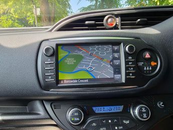 Toyota Yaris 1.5 VVT-h Design E-CVT Euro 6 (s/s) 5dr