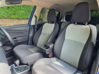 Toyota Yaris 1.5 VVT-h Design E-CVT Euro 6 (s/s) 5dr