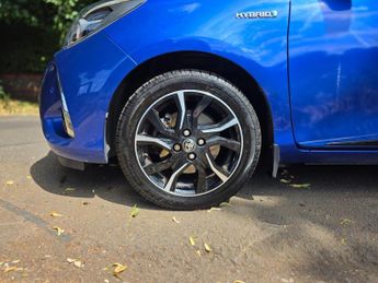 Toyota Yaris 1.5 VVT-h Design E-CVT Euro 6 (s/s) 5dr