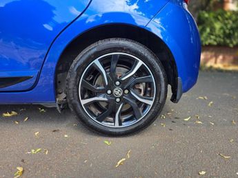 Toyota Yaris 1.5 VVT-h Design E-CVT Euro 6 (s/s) 5dr