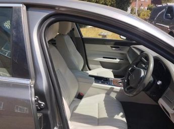 Jaguar XF 2.0d Portfolio Auto Euro 6 (s/s) 4dr