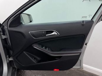 Mercedes-Benz GLA 2.1 GLA220d AMG Line 7G-DCT 4MATIC Euro 6 (s/s) 5dr