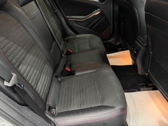Mercedes-Benz GLA 2.1 GLA220d AMG Line 7G-DCT 4MATIC Euro 6 (s/s) 5dr