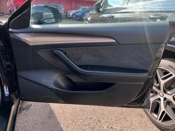 Tesla Model 3 (Dual Motor) Long Range Auto 4WDE 4dr