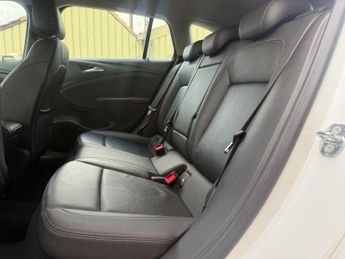 Vauxhall Astra 1.4i Turbo Elite Nav Sports Tourer Auto Euro 6 (s/s) 5dr
