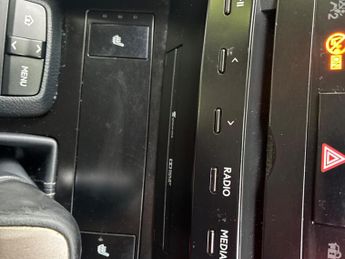 Lexus IS 2.5 300h Luxury E-CVT Euro 5 (s/s) 4dr