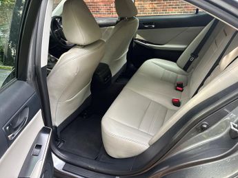 Lexus IS 2.5 300h Luxury E-CVT Euro 5 (s/s) 4dr