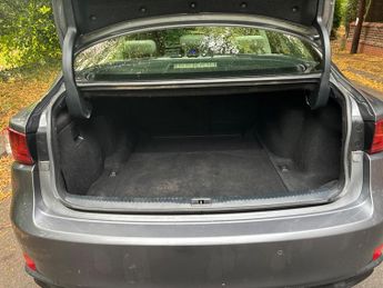 Lexus IS 2.5 300h Luxury E-CVT Euro 5 (s/s) 4dr