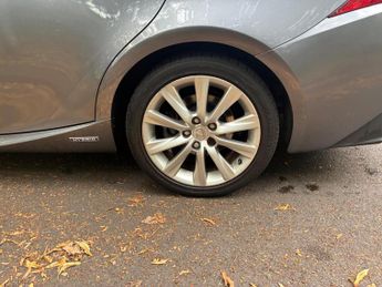 Lexus IS 2.5 300h Luxury E-CVT Euro 5 (s/s) 4dr