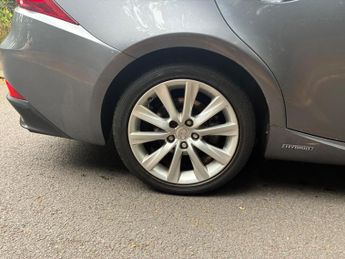 Lexus IS 2.5 300h Luxury E-CVT Euro 5 (s/s) 4dr