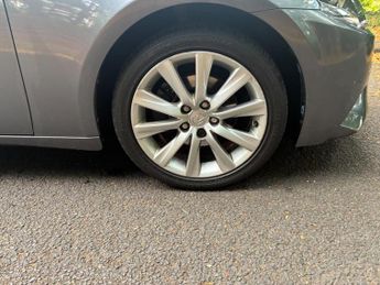 Lexus IS 2.5 300h Luxury E-CVT Euro 5 (s/s) 4dr