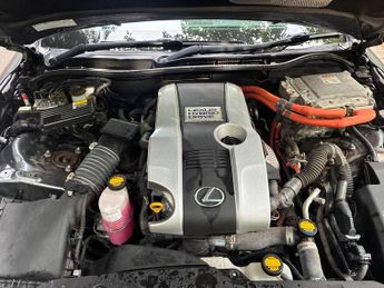 Lexus IS 2.5 300h Luxury E-CVT Euro 5 (s/s) 4dr