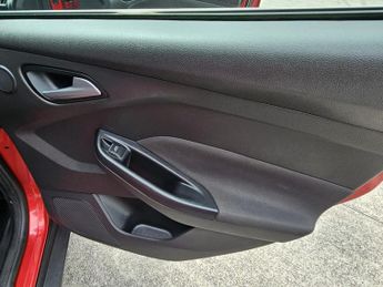 Ford Focus 1.6 TDCi ECOnetic Titanium Navigator Euro 5 (s/s) 5dr
