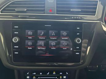 Volkswagen Tiguan 1.5 TSI R-Line SUV 5dr Petrol DSG Euro 6 (s/s) (150 ps)