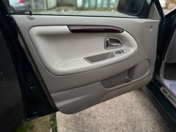 Volvo V40 1.9 SE 5dr